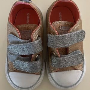 Converse running shoes velcro for girls. SZ  5